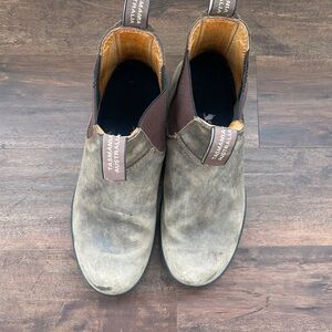 VGUC Blundstone Women’s Distressed Gray Chelsea Boots